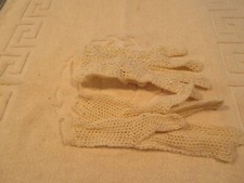 Pretty Ladies , Vintage , White Knit Gloves , Crochet , 7" Opening , 3" Opening