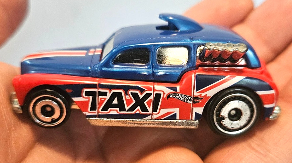 Hot Wheels 2005 Cockney Cab II Loose diecast hail us a British Taxi