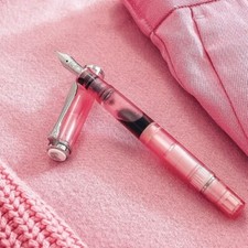 Pelikan M205 Classic Fountain Pen Rose Quartz Pink M Nib Special Edition NEW