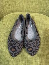 Skechers womens 8 flats Air Cooled Memory Foam Cleo Claw-Some Leopard