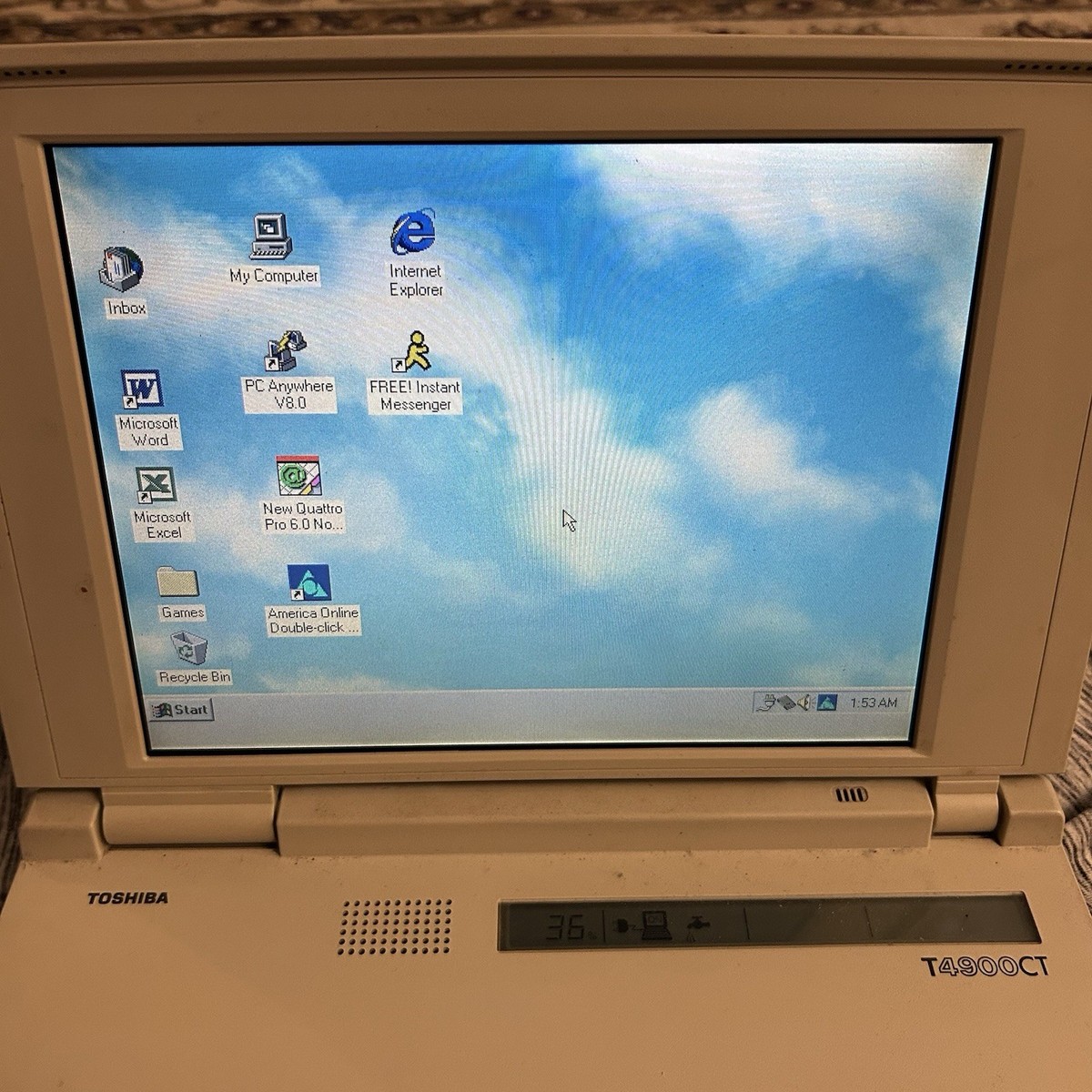 Vintage Toshiba T4900CT Laptop Windows 95 Pentium 24MB RAM Turns