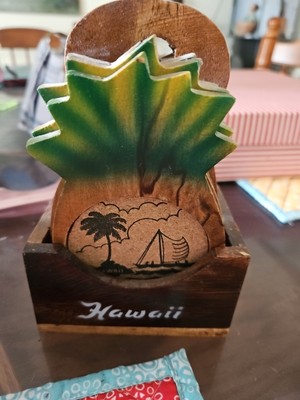 VTG Pineapple Shaped 6 Cork & Wood Coasters & Wood Holder Hawaii Beach Hawaiian
