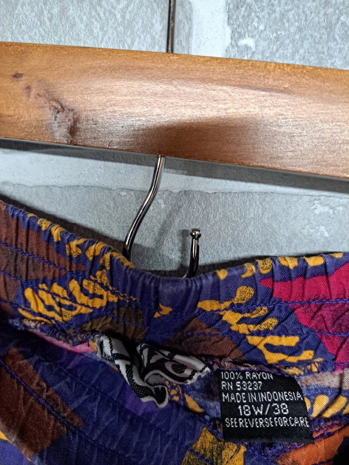 Rosey Tomato Vintage 90s Rare Etnic Waist Elastic Unisex Shorts Size 18W/38 - Image 4 of 4