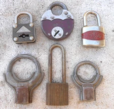 6 Vintage  Padlocks EAGLE, STERLING, REESE... NO key Locksmith,  Collectors...
