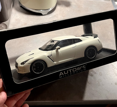 1:18 AUTOart Nissan R35 GTR Spec V White (GT-R SpecV)