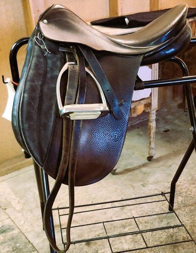Felsbach AG "Husar" All Purpose English Saddle 17.5"
