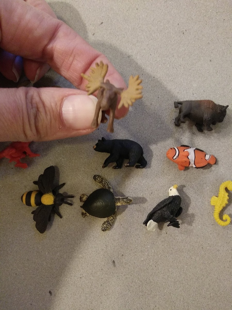 10 Good Luck Minis Safari Ltd 1