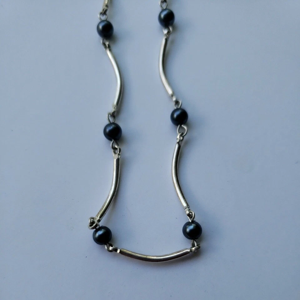 Collar Carolee Firmado Tono Plata y Pequeñas Cuentas Azul Metálico, 16 pulgadas Foto 3 de 4