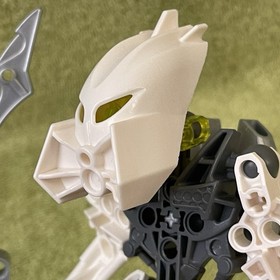 LEGO Bionicle Matoran of Light - &ldquo; SOLEK &ldquo; ( Set # 8945 ) Complete Build