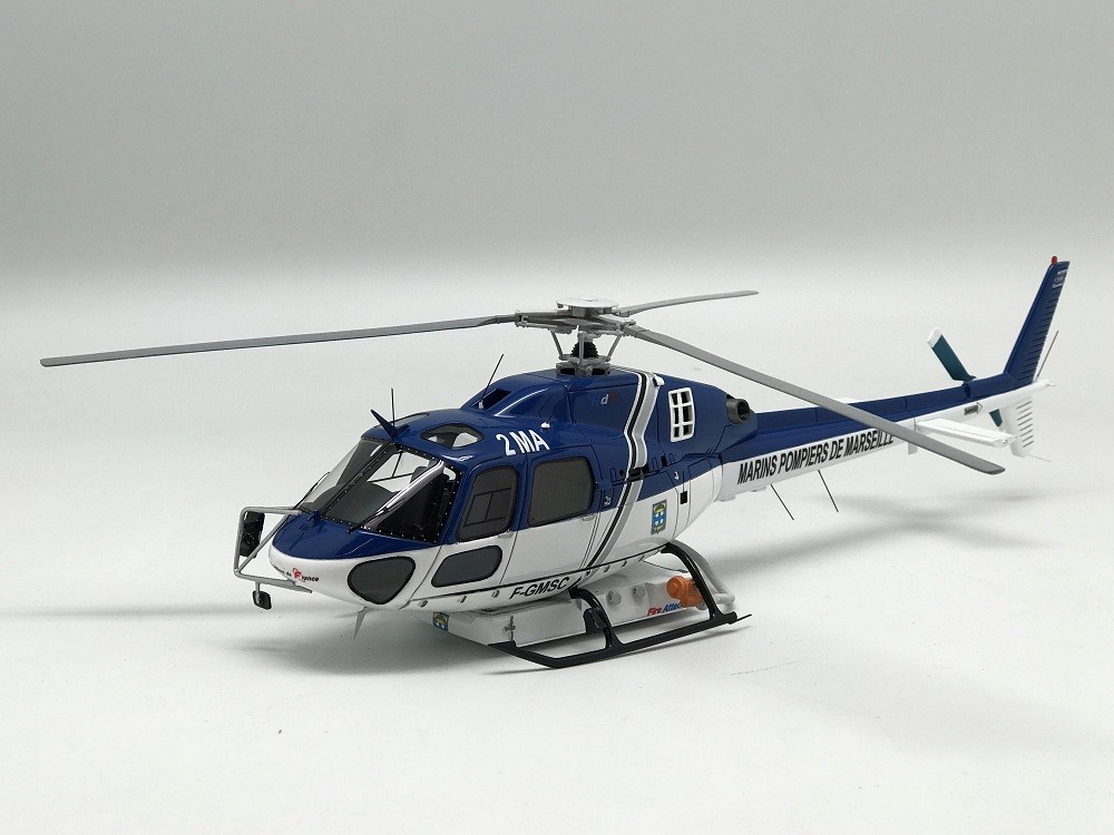 Maquette AEROSPATIALE AS 355 Écureuil 2 BMPM bleu et blanc au 1/43 pour collectionneurs