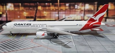 Panda Models 1:400 Qantas Airways Boeing B767-300(ER)  Maroochydore  VH-OGT