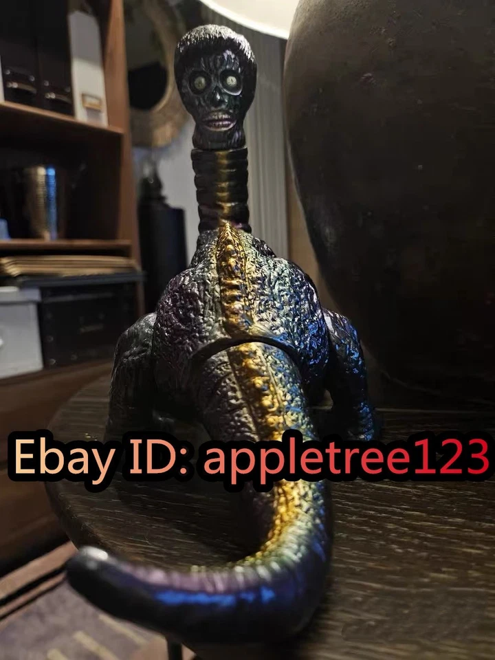 Figura de acción Sofubi Skull Head Butt Kaiju MRD UNIVERSE azul metálico plateado Foto 4 de 4