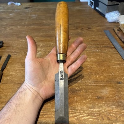 Vintage atemberaubender Sorby Mr Punch Marke abgeschrägte Kante Meißel 1 1/4''