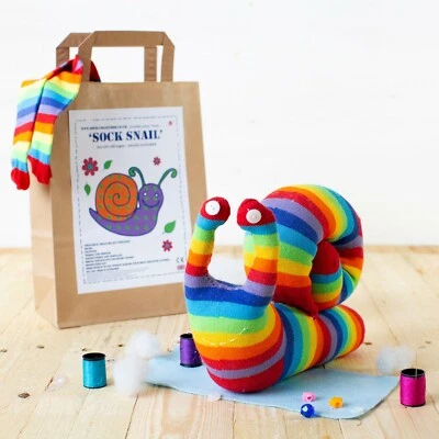 SOCK CREATURES Kit artesanal calcetín caracol | Kit de costura | Kit de manualidades para niños | Zoom fiesta | manualidades