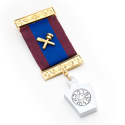 Neues hochwertiges Marken Grad Provinz Brustschmuck