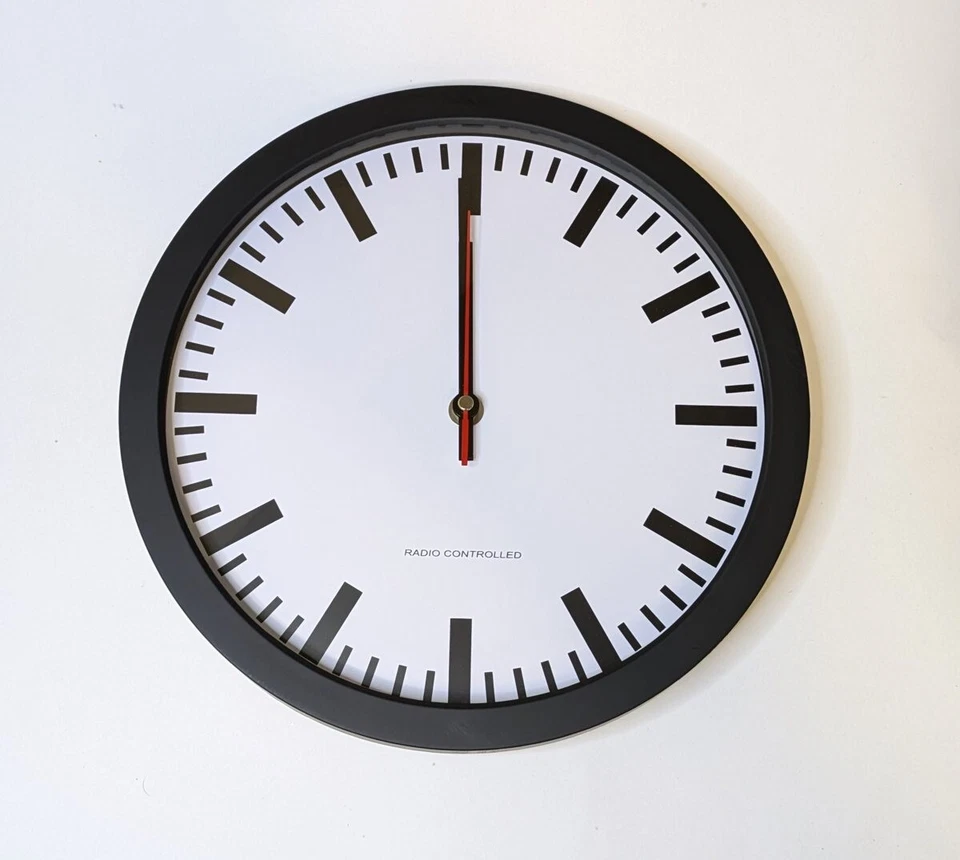Funkuhr Design Bahnhof Wanduhr Nostalgie Uhr Bahn Wohnung Wohnzimmer Haus Büro - Bild 2 von 2