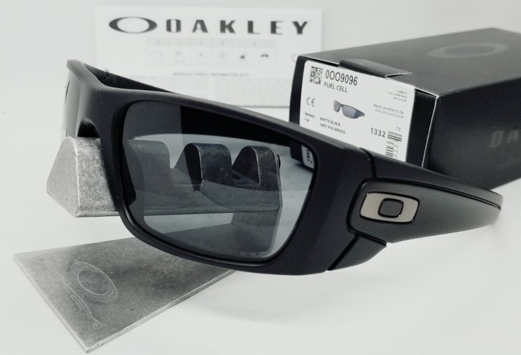 oakley fuel cell matte black polarized