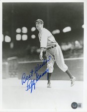Lefty Gomez Autographed 8x10 Photo BAS BJ059934
