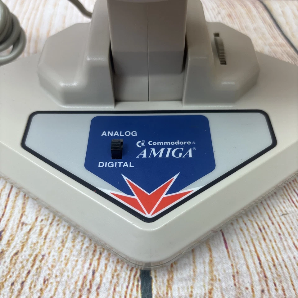 Zoomer Commodore Amiga Analog Digital Wired Controller - Image 3 of 4