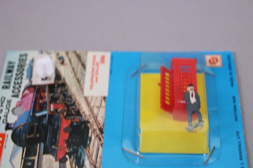 ZH342 MERIT Train Decor N 5006 Cabine telephonique avec personnage - Picture 3 of 3