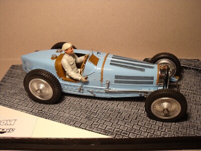 FIGURINE 1/18 Fangio Driving Maserati 250 F Vroom For Cmr Exoto