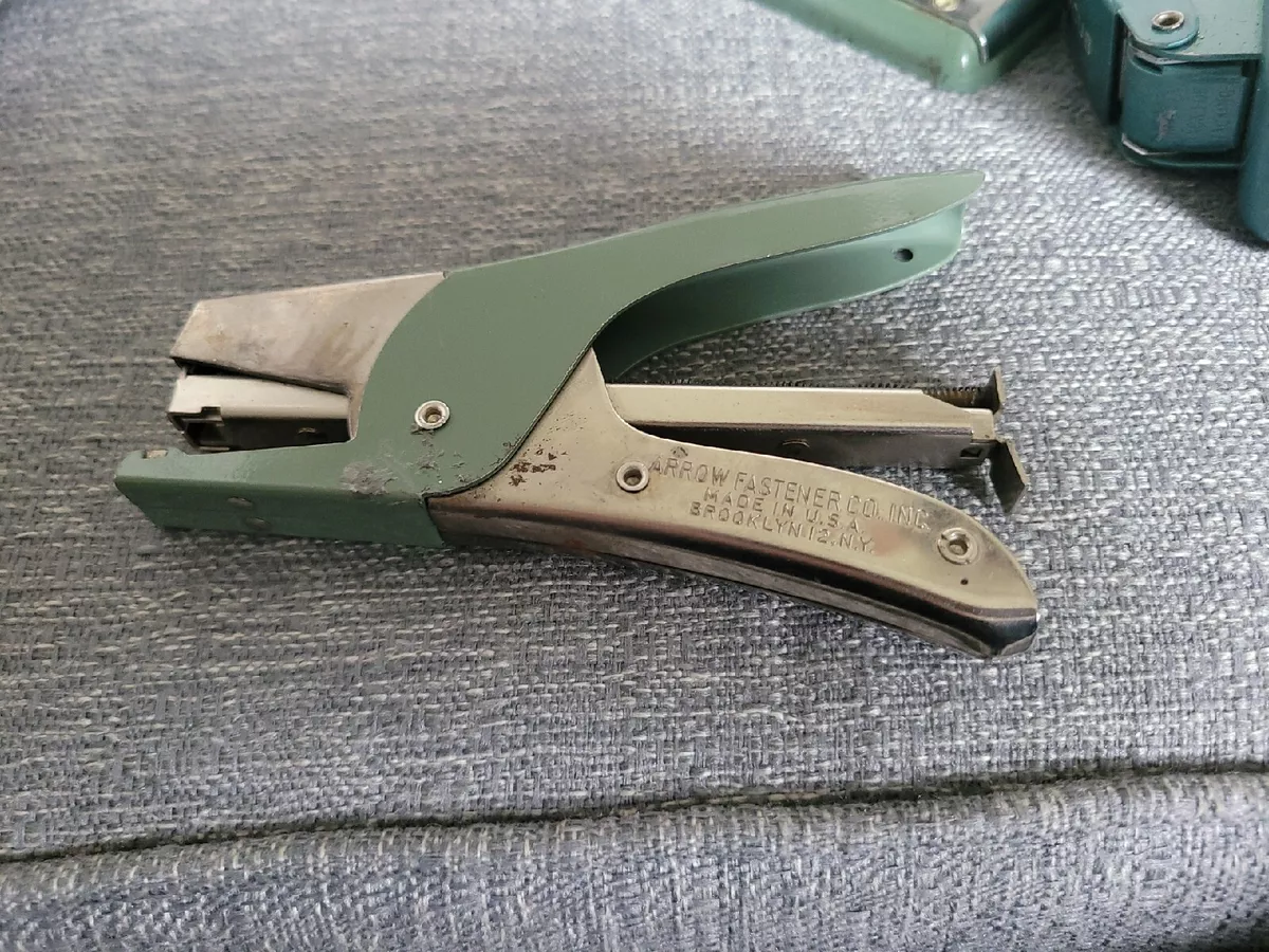 Vintage Arrow Hand Stapler S 66 Fastener Co Green Chrome Saddle