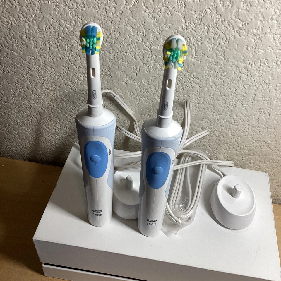 2X USED ORAL-B BRAUN VITALITY 3709 RECHARGEABLE ELECTRIC TOOTHBRUSH w/ CHARGERS - Image 4 of 4