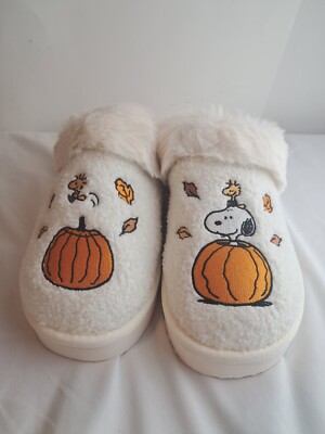 American Eagle Fall Peanuts Snoopy Slippers Women Size Pumpkin Halloween 