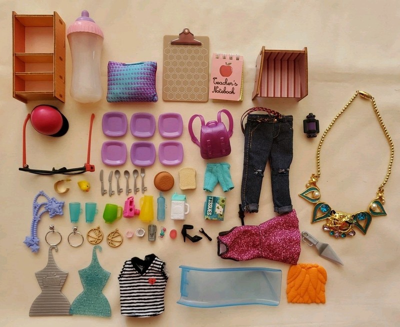 LOT OF 58 RANDOM BARBIE & BABY DOLL ASSORTED PIECES & PARTS: EARRINGS, CLOTHES