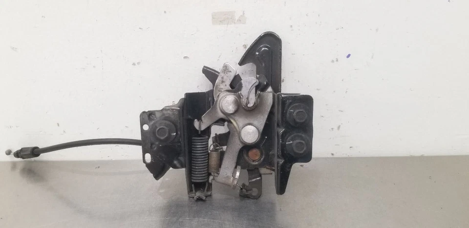 08 PESTILLO CAPÓ CADILLAC XLR-V Foto 2 de 4