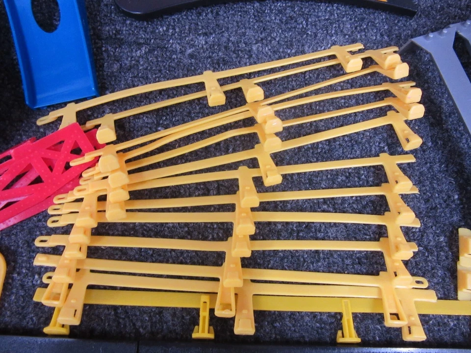 Vintage Racetrack Hot Wheels Racing NASCAR slot car set 65796 battery powered - Image 4 of 4