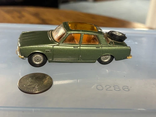 Corgi Toys Rover 2000TC - Golden Jacks