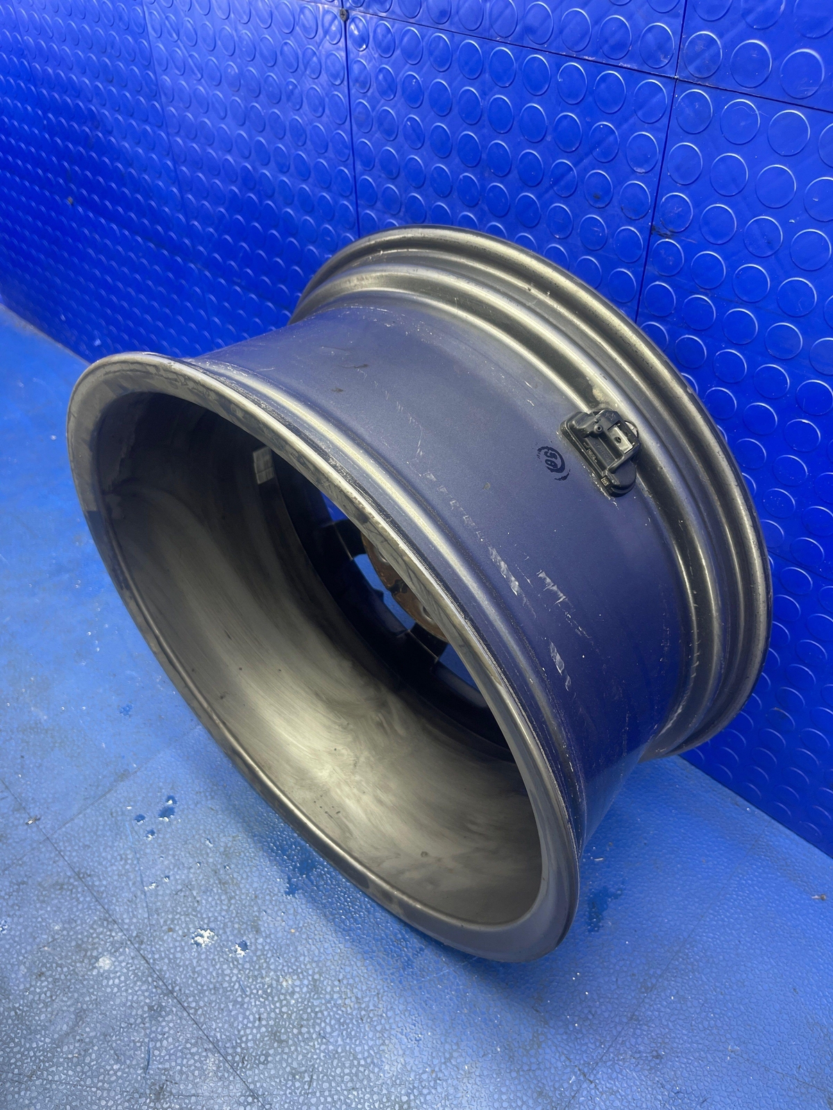 2017-2022 MASERATI LEVANTE OEM 19/8.5 5 V SPOKE WHEEL RIM SILVER *CURBED*