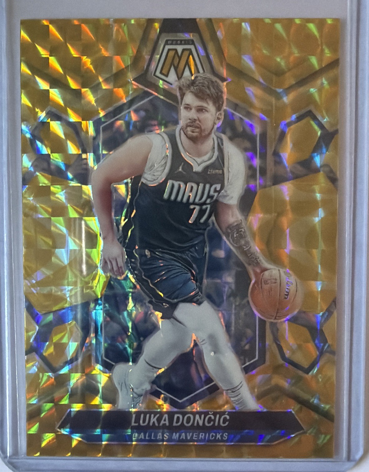 2023-24 Panini Mosaic Reactive Yellow #31/ Luka Doncic/ Mavericks