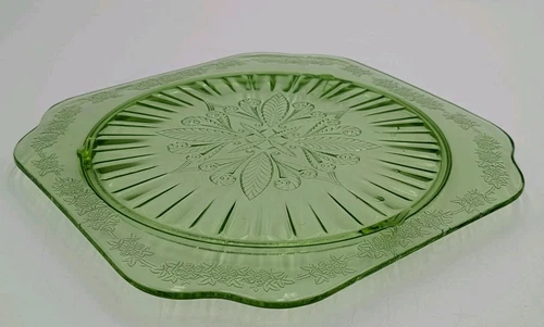 Jeannette Glass Company Green Depression Square 10" Footed Cake Plate (chip)