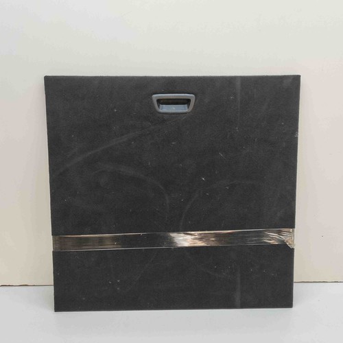 Trunk floor trim