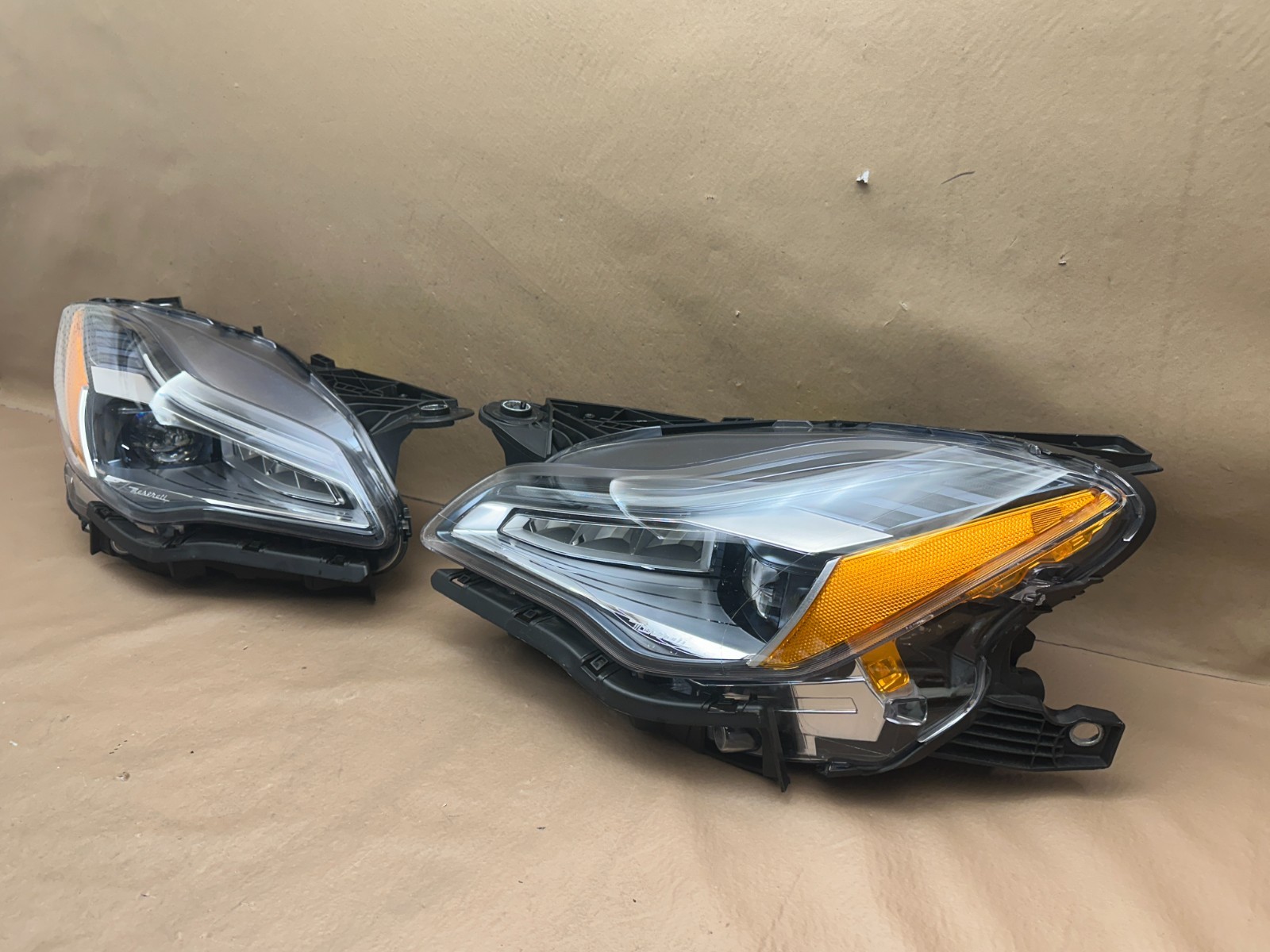 NICE 2018-2021 MASERATI QUATTROPORTE M156 PAIR LEFT & RIGHT HEADLIGHT LED OEM