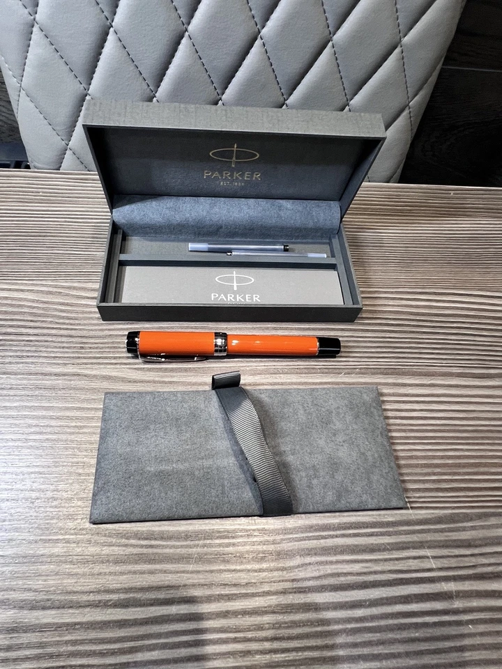 Parker Duofold Centennial (Big Red) Orange PT Fountain Pen - Image 2 of 4