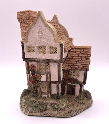 David Winter Suffolk House 1985 Hand Made & Hand Painted Cottage Ornament
