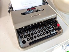 Macchina Da Scrivere Olivetti Lettera 22 - Prima Serie Con Custodia anno 1955