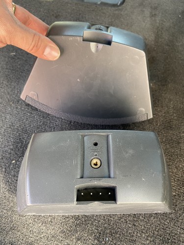 PAIR BOSE CINEMATE AV 321 4 PIN SPEAKERS WITHOUT CABLES - Picture 8 of 8