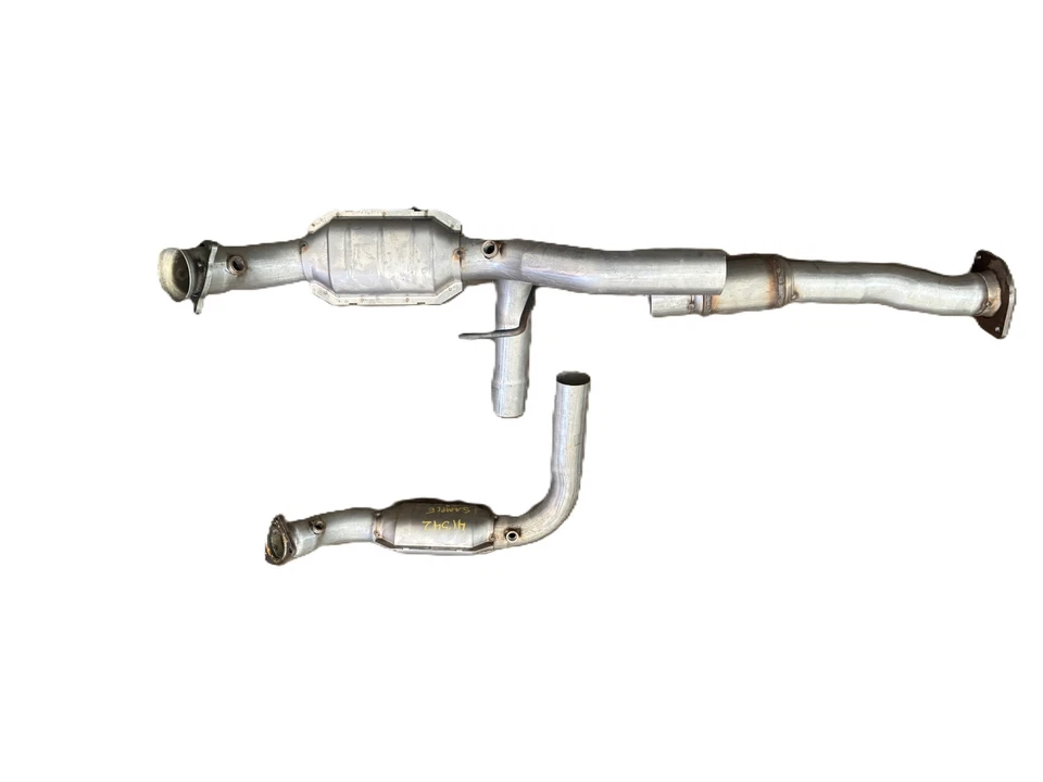 Convertidor catalítico compatible con Chevrolet Silverado 3500 HD 6,0 L V8 2011 2012 2013 2014 Foto 2 de 3