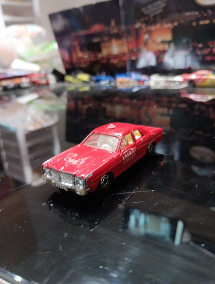 Tomica Dodge Coronet Custom 1978 Fire Chief TOMY Japan 1:64 Die Cast - Image 4 of 4