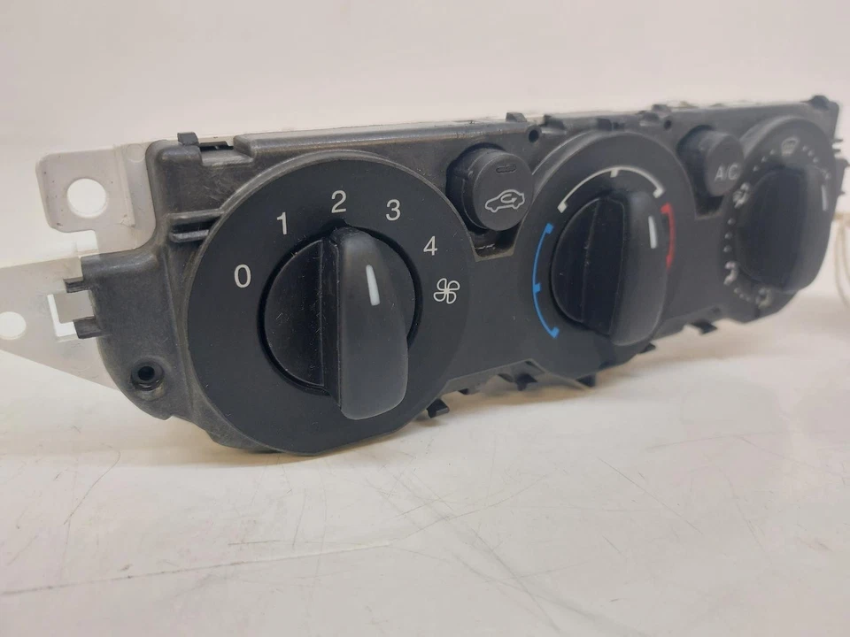 2007 FORD FOCUS Heater Controls For Manual Air Conditioning - Image 3 of 4