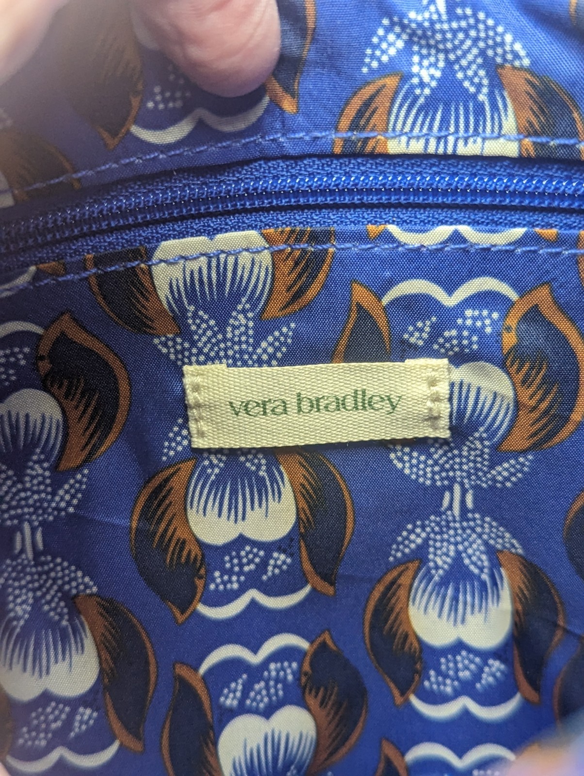 VERA BRADLEY Featherweight Springbrook Sling Deep… - image 10