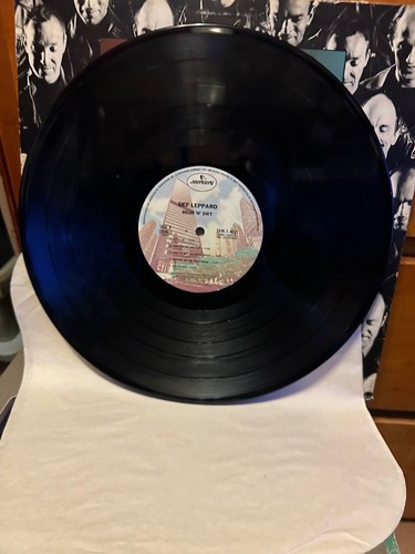 Vntage Def Leppard " High 'N' Dry" Mercury Records SRM -1-4021 - Picture 2 of 5