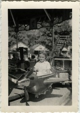 PHOTO ANCIENNE - VINTAGE SNAPSHOT - MANÈGE FÊTE FORAINE AVION CAMION
