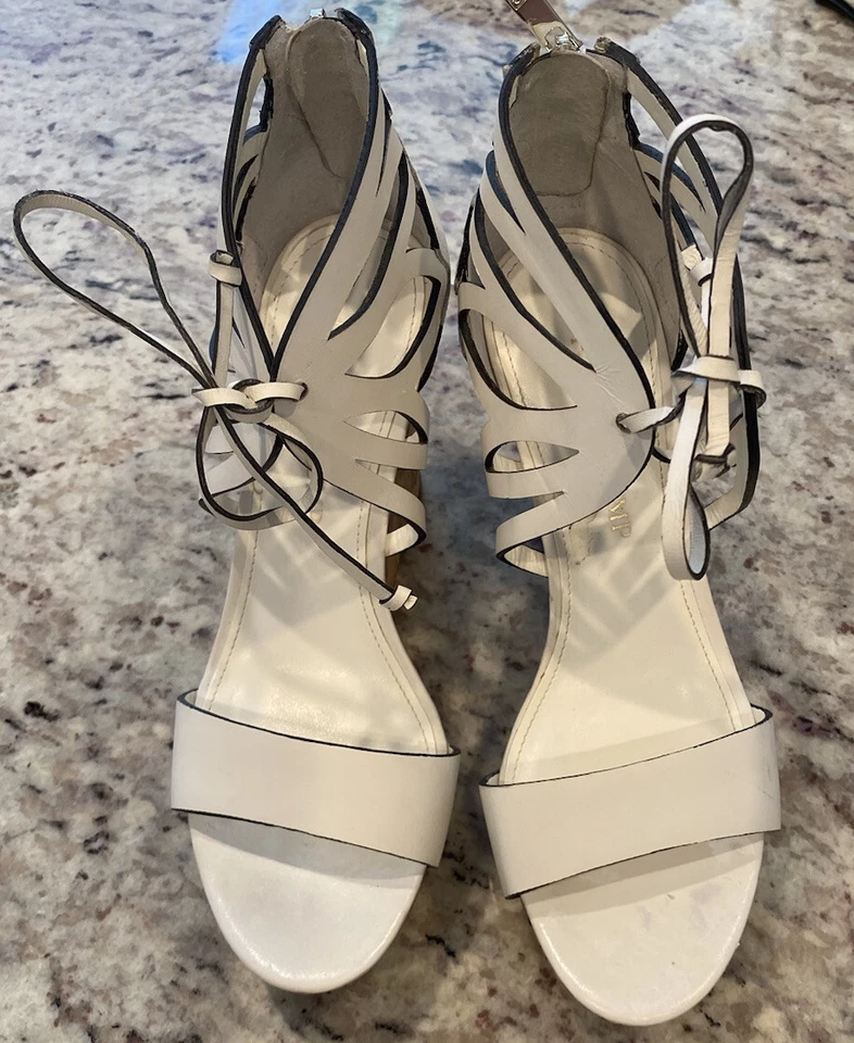 Sandalias de cuña IVANKA TRUMP AUTÉNTICAS para mujer blancas de cuero corte láser talla 8 Donald Foto 3 de 3