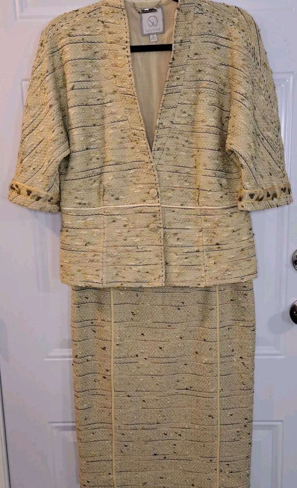 St John Couture 2 Piece Suit Beige Tweed Beaded Jacket And Skirt Womens Size 8