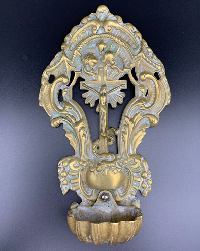 ANTIQUE 19TH ITALIAN RARE OLD BRASS CATHOLIC HOLY WATER FONT CRUCIFIX JESUS ⭐ - Picture 3 of 10